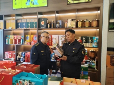 市市場(chǎng)監(jiān)管局重拳出擊，開(kāi)展“特供酒”清源打鏈專項(xiàng)行動(dòng)，凈化酒類經(jīng)營(yíng)市場(chǎng)