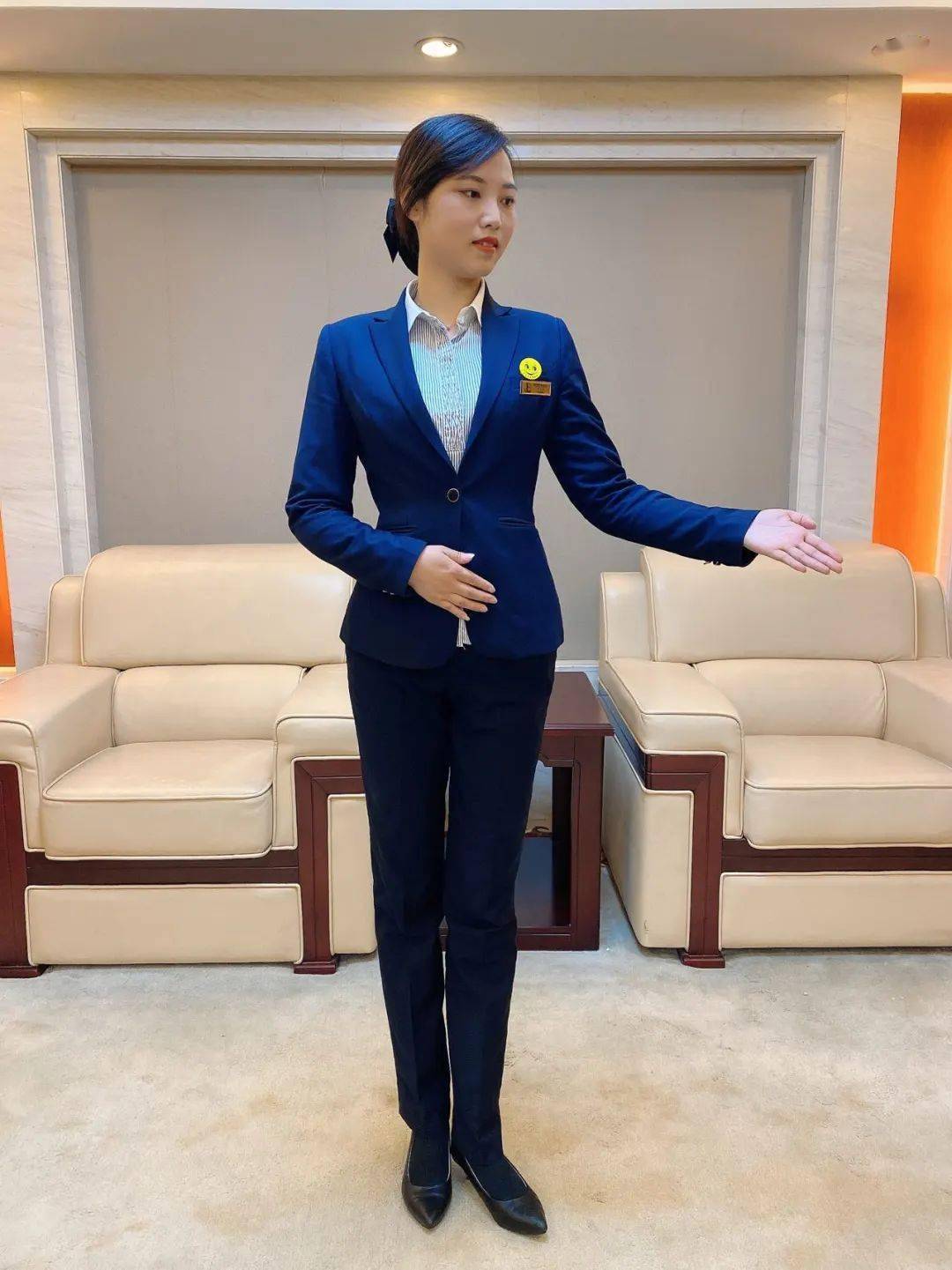 以禮塑形，以情暖心 長(zhǎng)嶺接待會(huì)議中心開(kāi)展全員服務(wù)禮儀培訓(xùn)
